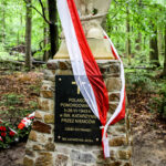 14.5.2016 Św. Katarzyna. Pomnik, poświęcony Polakom zamordowanym przez Niemców podczas II wojny światowej odsłonięto w Świętej Katarzynie. / Wojciech Habdas / Radio Kielce