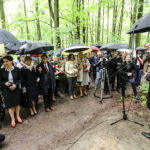 14.5.2016 Św. Katarzyna. Pomnik, poświęcony Polakom zamordowanym przez Niemców podczas II wojny światowej odsłonięto w Świętej Katarzynie. / Wojciech Habdas / Radio Kielce