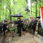 14.5.2016 Św. Katarzyna. Pomnik, poświęcony Polakom zamordowanym przez Niemców podczas II wojny światowej odsłonięto w Świętej Katarzynie. / Wojciech Habdas / Radio Kielce