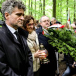 14.5.2016 Św. Katarzyna. Pomnik, poświęcony Polakom zamordowanym przez Niemców podczas II wojny światowej odsłonięto w Świętej Katarzynie. / Wojciech Habdas / Radio Kielce