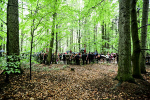 14.5.2016 Św. Katarzyna. Pomnik, poświęcony Polakom zamordowanym przez Niemców podczas II wojny światowej odsłonięto w Świętej Katarzynie. / Wojciech Habdas / Radio Kielce