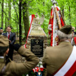 14.5.2016 Św. Katarzyna. Pomnik, poświęcony Polakom zamordowanym przez Niemców podczas II wojny światowej odsłonięto w Świętej Katarzynie. / Wojciech Habdas / Radio Kielce