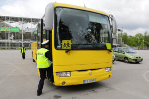 16.5.2016 Kielce. Policja i Inspekcja Transportu Drogowego kontrolują autokary. / Wojciech Habdas / Radio Kielce