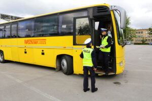 16.5.2016 Kielce. Policja i Inspekcja Transportu Drogowego kontrolują autokary. / Wojciech Habdas / Radio Kielce