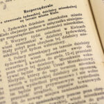 18.5.2016 Kielce. Dokumenty dotyczące ludności żydowskiej w Archiwum Państwowym w Kielcach. Rozporządzenie o utworzeniu żydowskiej dzielnicy mieszkalnej. / Wojciech Habdas / Radio Kielce