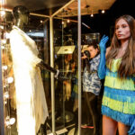 "Winda" w ramach Off Fashion. Galeria "Kostiumeria" we foyer Kieleckiego Centrum Kultury. / Wojciech Habdas / Radio Kielce