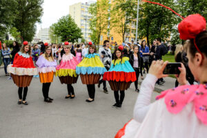 19.5.2016 Kielce. Juwenalia w pełni, studenci przeszli w barwnym korowodzie ulicami Kielc. / Wojciech Habdas / Radio Kielce