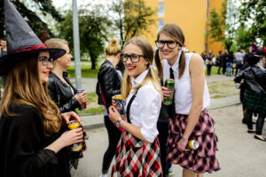 19.5.2016 Kielce. Juwenalia w pełni, studenci przeszli w barwnym korowodzie ulicami Kielc. / Wojciech Habdas / Radio Kielce