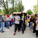 19.5.2016 Kielce. Juwenalia w pełni, studenci przeszli w barwnym korowodzie ulicami Kielc. / Wojciech Habdas / Radio Kielce