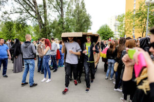 19.5.2016 Kielce. Juwenalia w pełni, studenci przeszli w barwnym korowodzie ulicami Kielc. / Wojciech Habdas / Radio Kielce