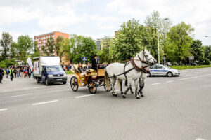 19.5.2016 Kielce. Juwenalia w pełni, studenci przeszli w barwnym korowodzie ulicami Kielc. / Wojciech Habdas / Radio Kielce