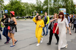 19.5.2016 Kielce. Juwenalia w pełni, studenci przeszli w barwnym korowodzie ulicami Kielc. / Wojciech Habdas / Radio Kielce