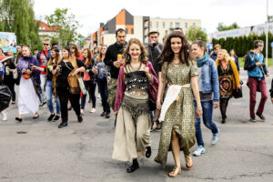 19.5.2016 Kielce. Juwenalia w pełni, studenci przeszli w barwnym korowodzie ulicami Kielc. / Wojciech Habdas / Radio Kielce