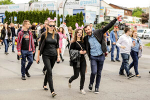 19.5.2016 Kielce. Juwenalia w pełni, studenci przeszli w barwnym korowodzie ulicami Kielc. / Wojciech Habdas / Radio Kielce