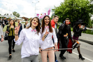 19.5.2016 Kielce. Juwenalia w pełni, studenci przeszli w barwnym korowodzie ulicami Kielc. / Wojciech Habdas / Radio Kielce