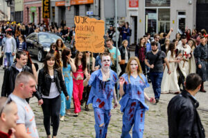 19.5.2016 Kielce. Juwenalia w pełni, studenci przeszli w barwnym korowodzie ulicami Kielc. / Wojciech Habdas / Radio Kielce