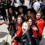 19.5.2016 Kielce. Juwenalia w pełni, studenci przeszli w barwnym korowodzie ulicami Kielc. / Wojciech Habdas / Radio Kielce