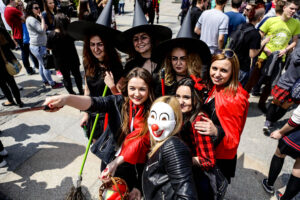 19.5.2016 Kielce. Juwenalia w pełni, studenci przeszli w barwnym korowodzie ulicami Kielc. / Wojciech Habdas / Radio Kielce