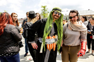 19.5.2016 Kielce. Juwenalia w pełni, studenci przeszli w barwnym korowodzie ulicami Kielc. / Wojciech Habdas / Radio Kielce