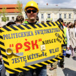 19.5.2016 Kielce. Juwenalia w pełni, studenci przeszli w barwnym korowodzie ulicami Kielc. / Wojciech Habdas / Radio Kielce