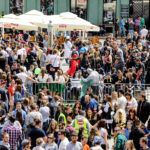 19.5.2016 Kielce. Juwenalia w pełni, studenci przeszli w barwnym korowodzie ulicami Kielc. / Wojciech Habdas / Radio Kielce