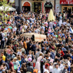 19.5.2016 Kielce. Juwenalia w pełni, studenci przeszli w barwnym korowodzie ulicami Kielc. / Wojciech Habdas / Radio Kielce