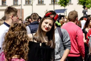 19.5.2016 Kielce. Juwenalia w pełni, studenci przeszli w barwnym korowodzie ulicami Kielc. / Wojciech Habdas / Radio Kielce