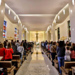 20.5.2016 Kielce. Uroczystą mszą świętą rozpoczęło się w Kielcach spotkanie Szkolnych Kół Caritas. / Wojciech Habdas / Radio Kielce