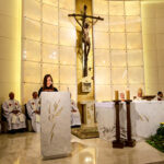 20.5.2016 Kielce. Uroczystą mszą świętą rozpoczęło się w Kielcach spotkanie Szkolnych Kół Caritas. / Wojciech Habdas / Radio Kielce