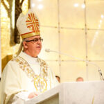 20.5.2016 Kielce. Uroczystą mszą świętą rozpoczęło się w Kielcach spotkanie Szkolnych Kół Caritas. / Wojciech Habdas / Radio Kielce