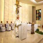 20.5.2016 Kielce. Uroczystą mszą świętą rozpoczęło się w Kielcach spotkanie Szkolnych Kół Caritas. / Wojciech Habdas / Radio Kielce