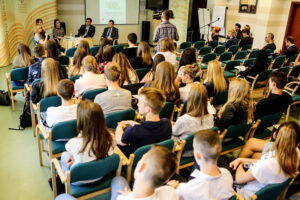 20.5.2016 Kielce. Debata pt. Rozwijamy skrzydła Polski lokalnej w Wojewódzkiej Bibliotece Publicznej. / Wojciech Habdas / Radio Kielce