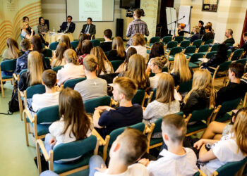 20.5.2016 Kielce. Debata pt. Rozwijamy skrzydła Polski lokalnej w Wojewódzkiej Bibliotece Publicznej. / Wojciech Habdas / Radio Kielce