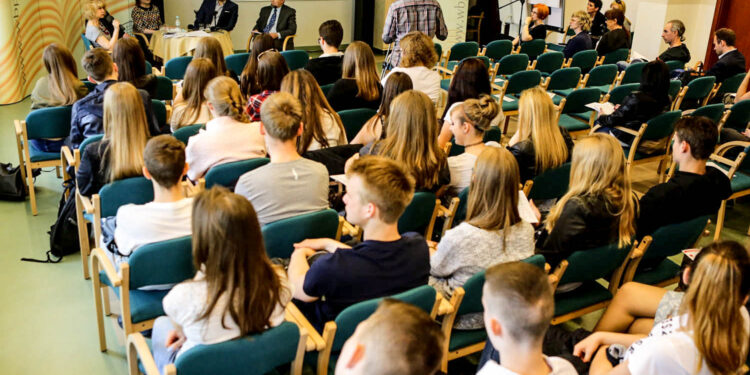 20.5.2016 Kielce. Debata pt. Rozwijamy skrzydła Polski lokalnej w Wojewódzkiej Bibliotece Publicznej. / Wojciech Habdas / Radio Kielce