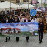 20.05.2016. Przemarsz uczniów szkół noszących imię Henryka Sienkiewicza / Wojciech Habdas / Radio Kielce