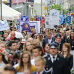 20.05.2016. Przemarsz uczniów szkół noszących imię Henryka Sienkiewicza / Wojciech Habdas / Radio Kielce