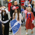 20.05.2016. Przemarsz uczniów szkół noszących imię Henryka Sienkiewicza / Wojciech Habdas / Radio Kielce