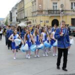 20.05.2016. Przemarsz uczniów szkół noszących imię Henryka Sienkiewicza / Wojciech Habdas / Radio Kielce