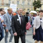 20.05.2016. Przemarsz uczniów szkół noszących imię Henryka Sienkiewicza / Wojciech Habdas / Radio Kielce