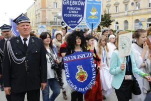 20.05.2016. Przemarsz uczniów szkół noszących imię Henryka Sienkiewicza / Wojciech Habdas / Radio Kielce