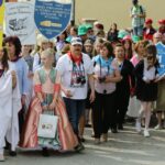 20.05.2016. Przemarsz uczniów szkół noszących imię Henryka Sienkiewicza / Wojciech Habdas / Radio Kielce