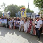 20.05.2016. Przemarsz uczniów szkół noszących imię Henryka Sienkiewicza / Wojciech Habdas / Radio Kielce