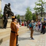 20.05.2016. Przemarsz uczniów szkół noszących imię Henryka Sienkiewicza / Wojciech Habdas / Radio Kielce