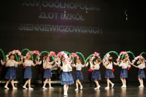 20.05.2016. 24. Ogólnopolski Zlot Szkół Sienkiewiczowskich. Gala w KCK / Wojciech Habdas / Radio Kielce