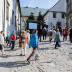 22.5.2016 Św. Krzyż. Msza św. celebrowana przez biskupa sandomierskiego Nitkiewicza i złożenie kwiatów pod figurą św. Emeryka / Wojciech Habdas / Radio Kielce