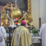 22.5.2016 Św. Krzyż. Msza św. celebrowana przez biskupa sandomierskiego Nitkiewicza i złożenie kwiatów pod figurą św. Emeryka / Wojciech Habdas / Radio Kielce