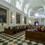 22.5.2016 Św. Krzyż. Msza św. celebrowana przez biskupa sandomierskiego Nitkiewicza i złożenie kwiatów pod figurą św. Emeryka / Wojciech Habdas / Radio Kielce