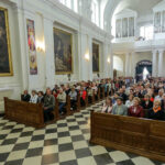 22.5.2016 Św. Krzyż. Msza św. celebrowana przez biskupa sandomierskiego Nitkiewicza i złożenie kwiatów pod figurą św. Emeryka / Wojciech Habdas / Radio Kielce