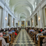 22.5.2016 Św. Krzyż. Msza św. celebrowana przez biskupa sandomierskiego Nitkiewicza i złożenie kwiatów pod figurą św. Emeryka / Wojciech Habdas / Radio Kielce