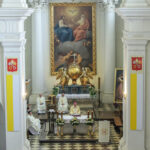 22.5.2016 Św. Krzyż. Msza św. celebrowana przez biskupa sandomierskiego Nitkiewicza i złożenie kwiatów pod figurą św. Emeryka / Wojciech Habdas / Radio Kielce